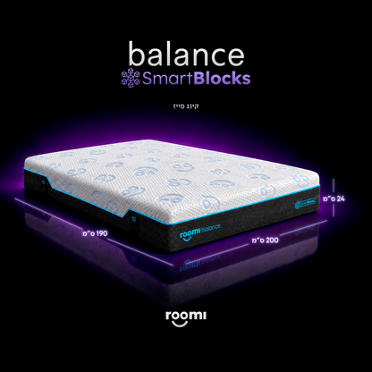 מזרן אורתופדי Roomi Balance SmartBlocks® בצבעי שחור ולבן, עם נגיעות כחולות ולוגו על רקע שחור.